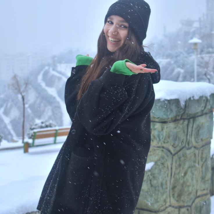 Kaveri Mehta, Lead Design Curator at RidgeAtlasMarket, reviewing corporate floral arrangements